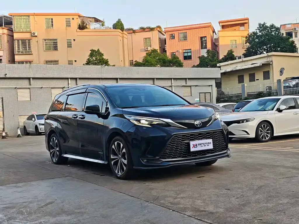 Toyota Granvia — фото 3
