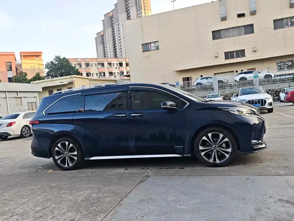 Toyota Granvia — фото 7