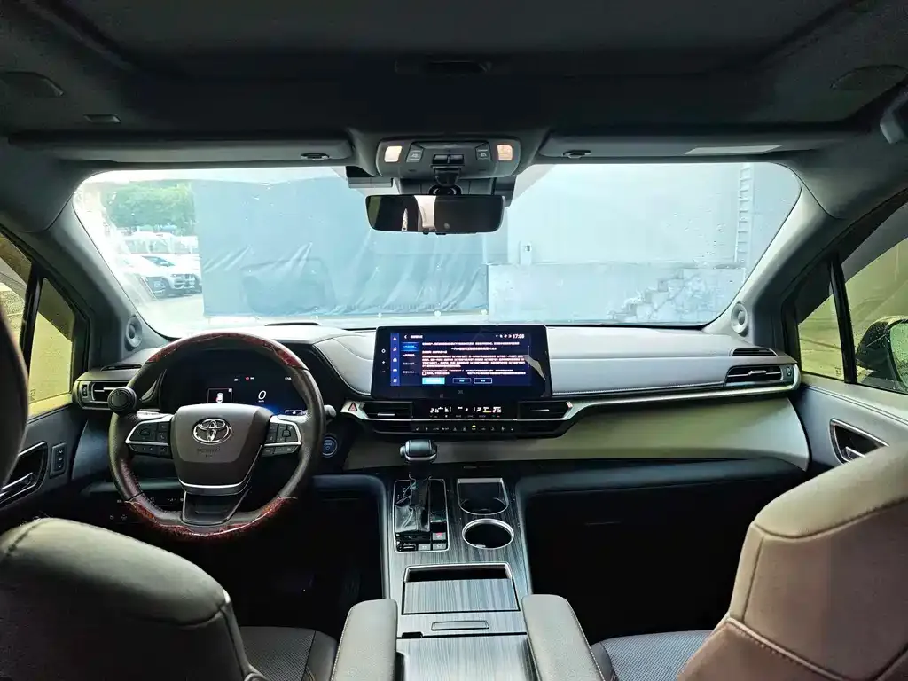 Toyota Granvia — фото 9