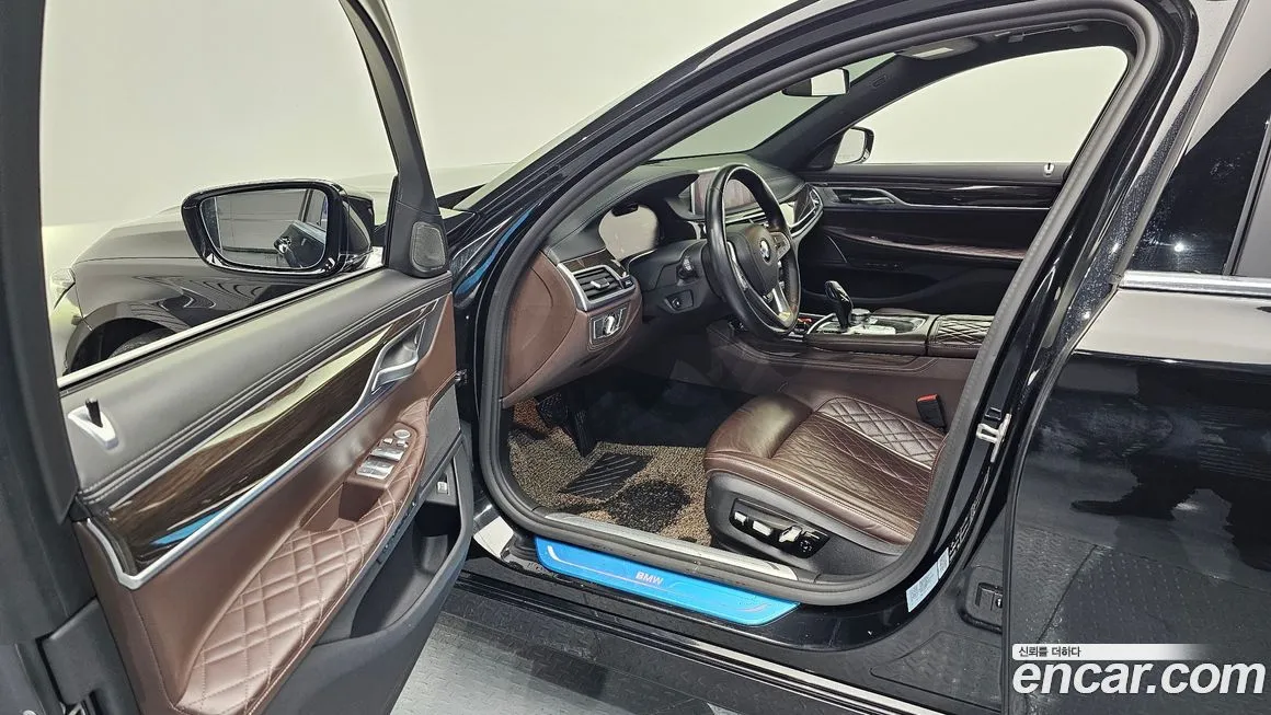 BMW 7-Series — фото 10