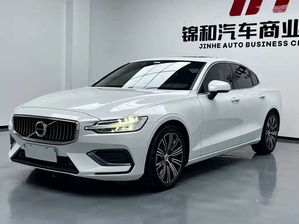 Volvo S60 — фото 1