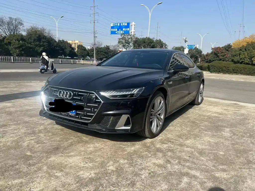 Audi A7L — фото 1