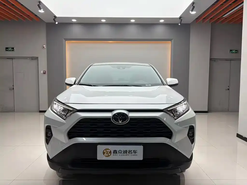 Toyota RAV4 — фото 2
