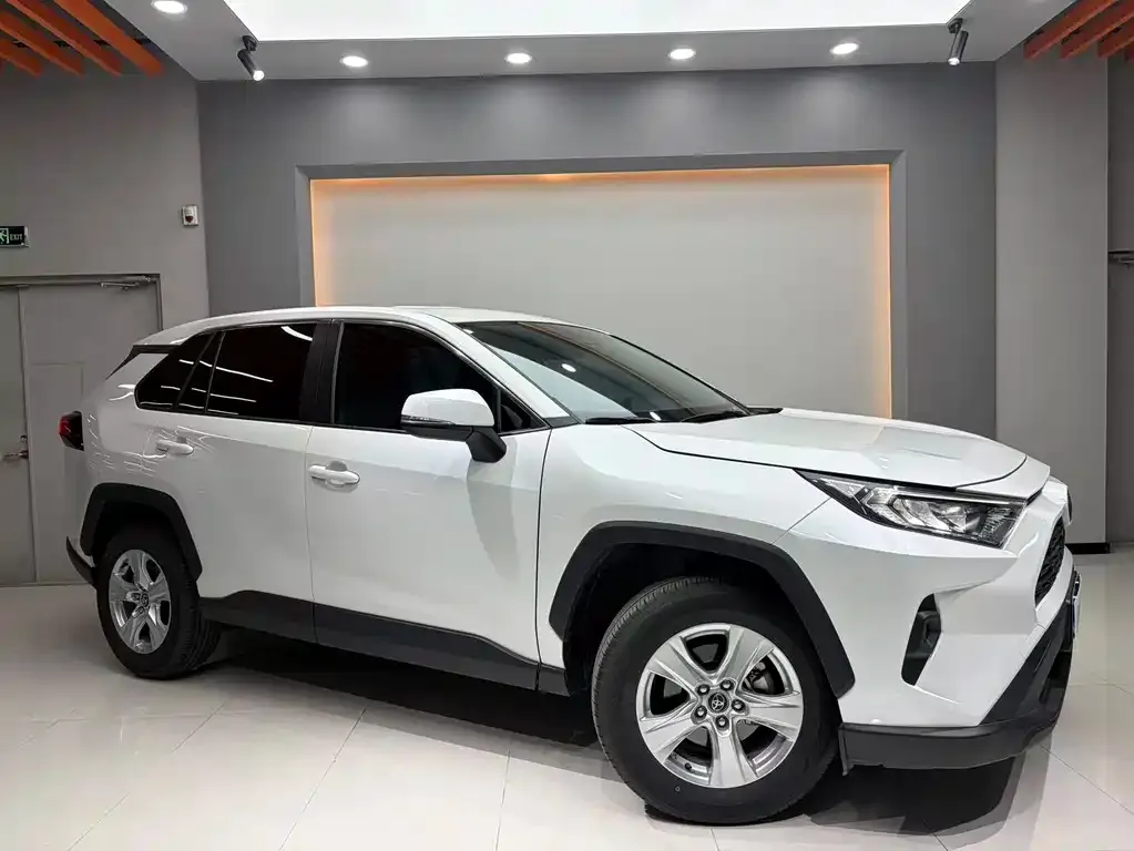 Toyota RAV4 — фото 3