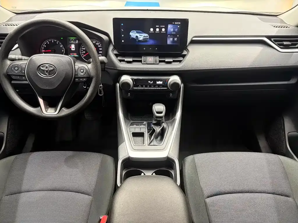 Toyota RAV4 — фото 7