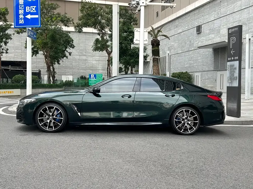 BMW 8 Series — фото 2
