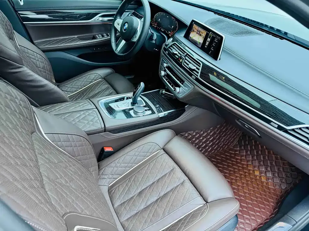 BMW 7 Series — фото 9