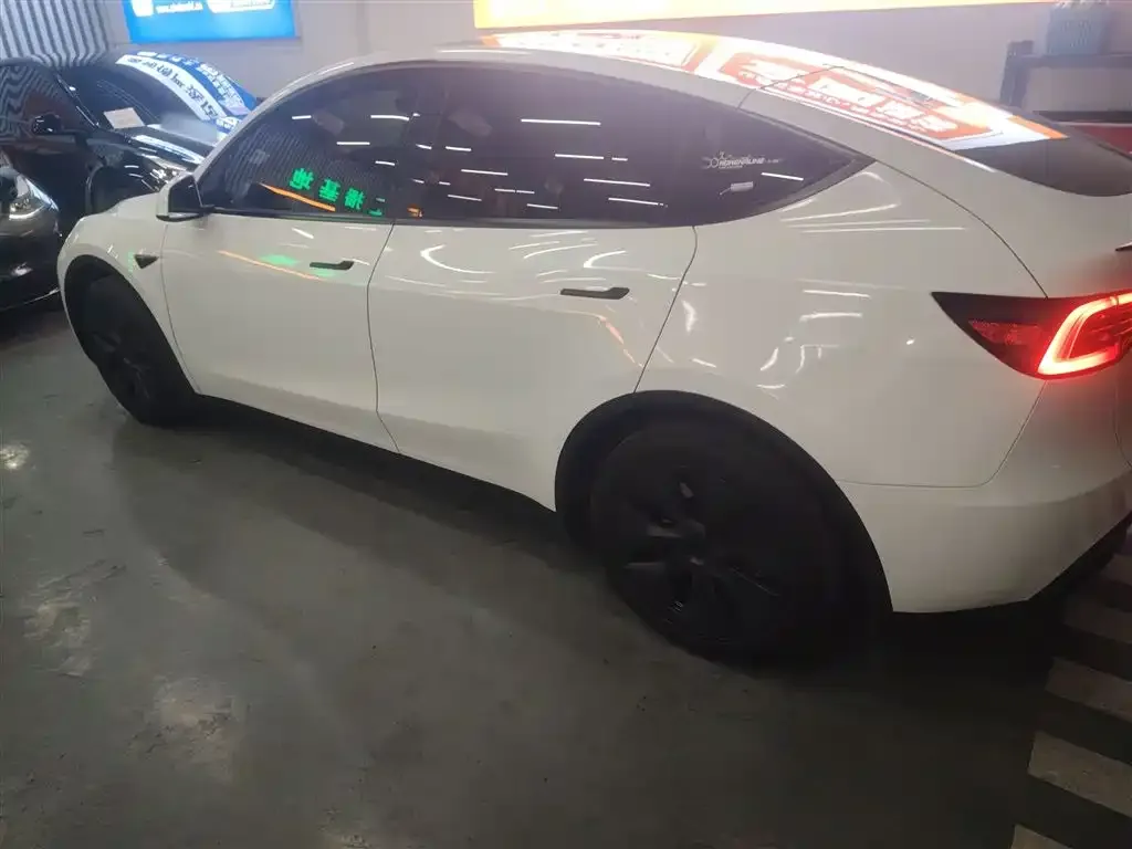 Tesla Model Y — фото 5