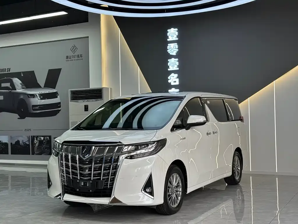 Toyota Alphard — фото 1