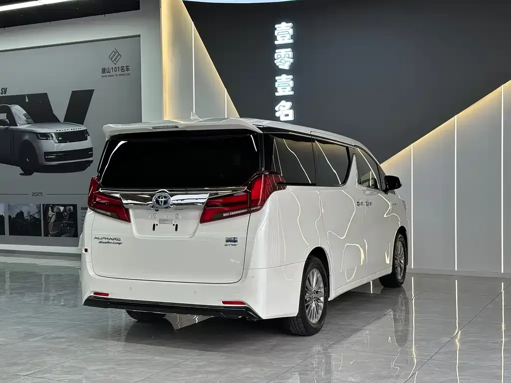 Toyota Alphard — фото 6