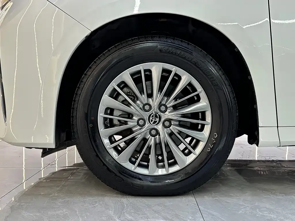 Toyota Alphard — фото 8