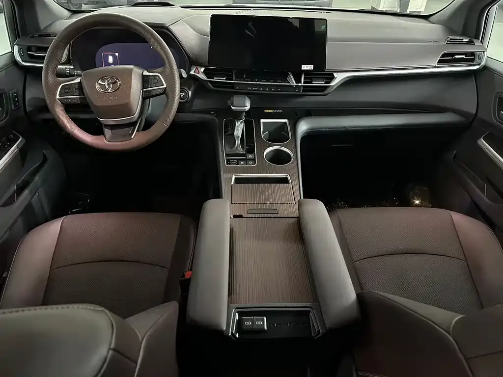 Toyota Granvia — фото 6
