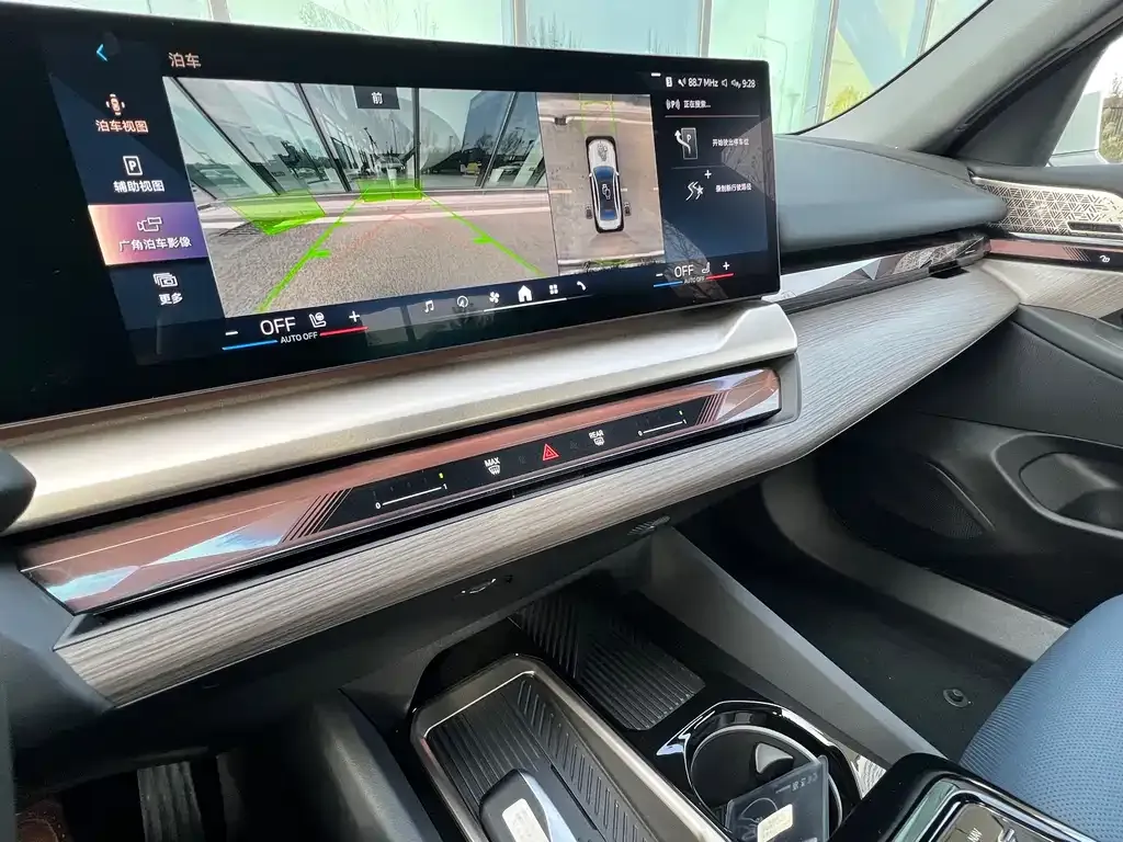 BMW i5 — фото 10