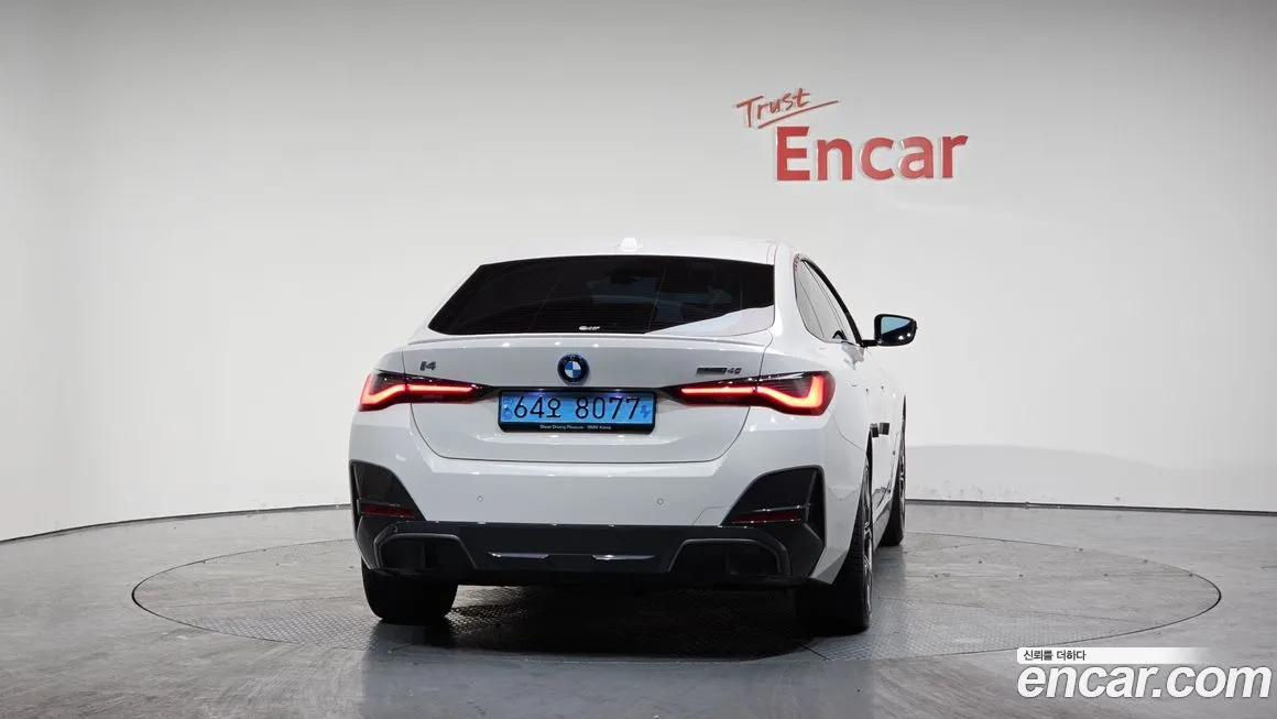 BMW i4 — фото 4