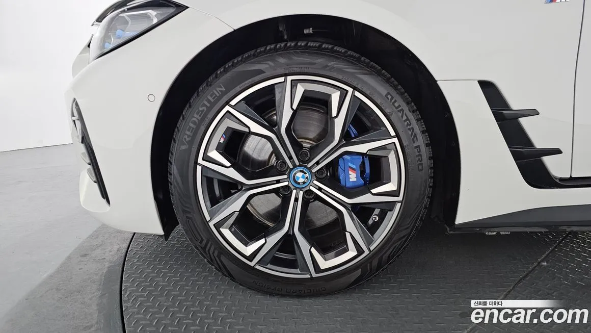 BMW i4 — фото 5