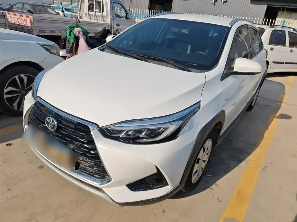 Toyota Yaris L — фото 2