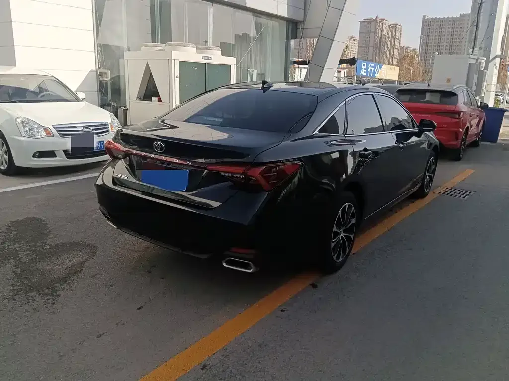 Toyota Avalon — фото 2