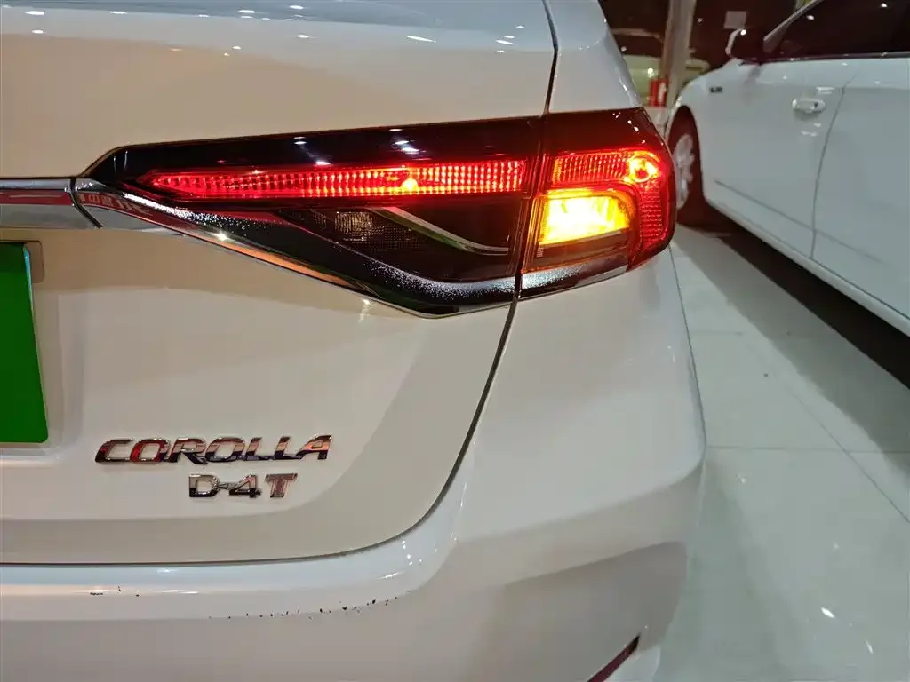 Toyota Corolla — фото 8