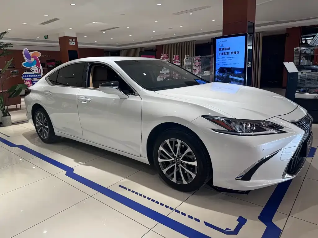 Lexus ES — фото 4