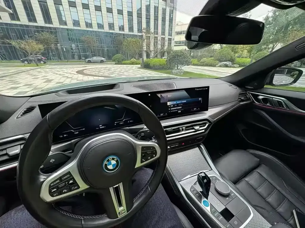 BMW i4 — фото 6