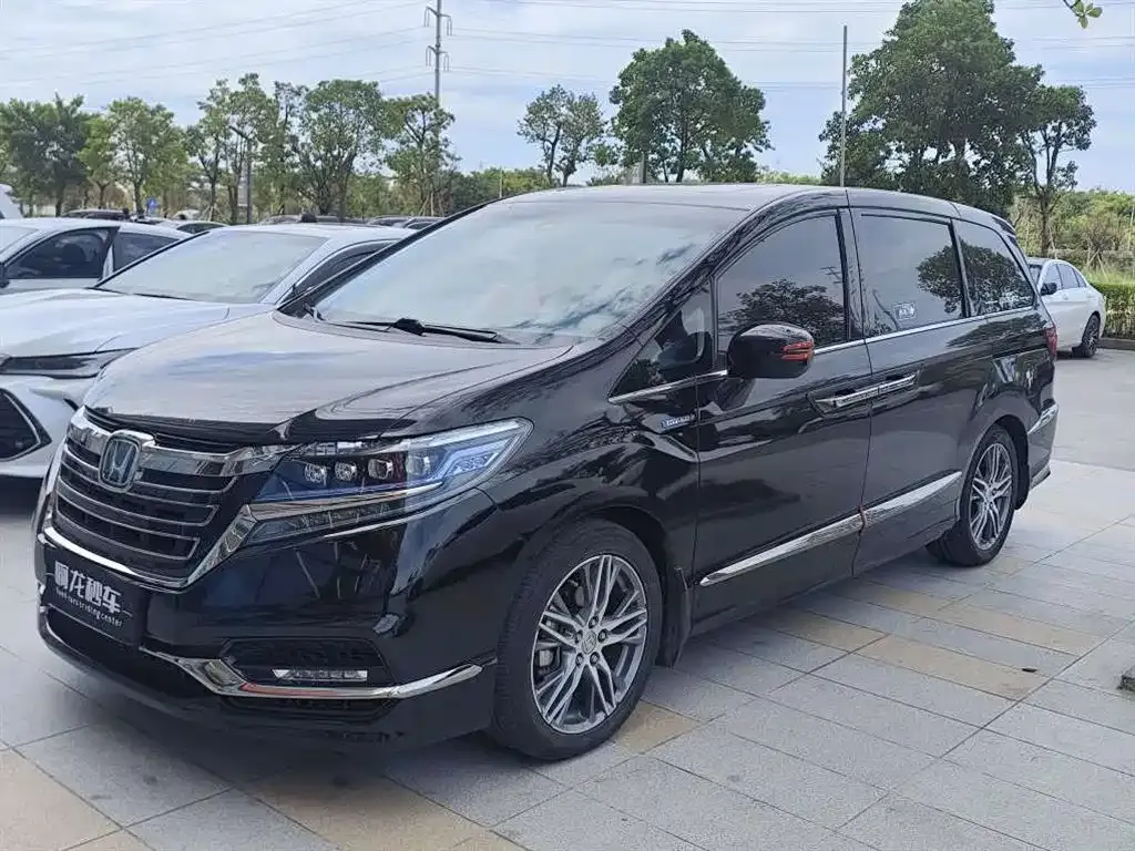 Honda Elysion — фото 1