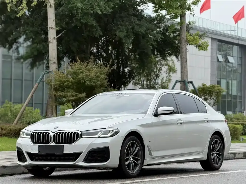 BMW 5 Series — фото 1