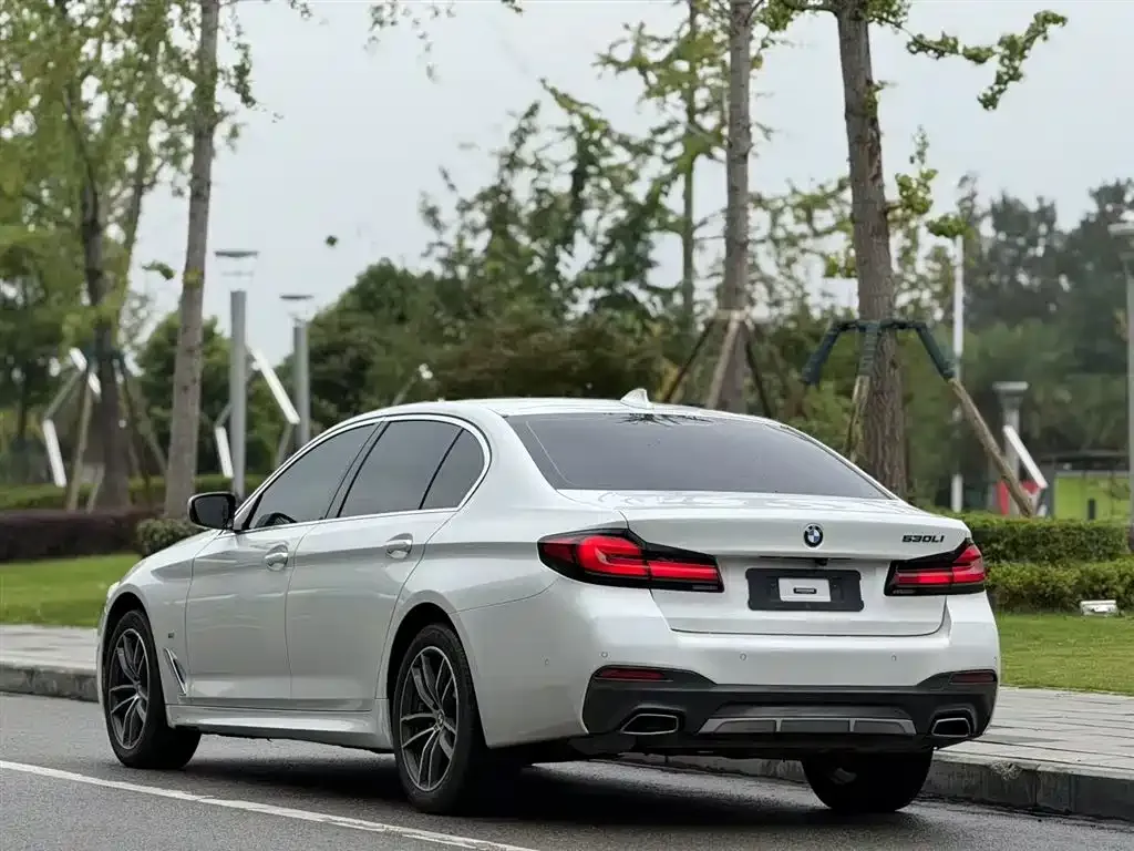 BMW 5 Series — фото 5