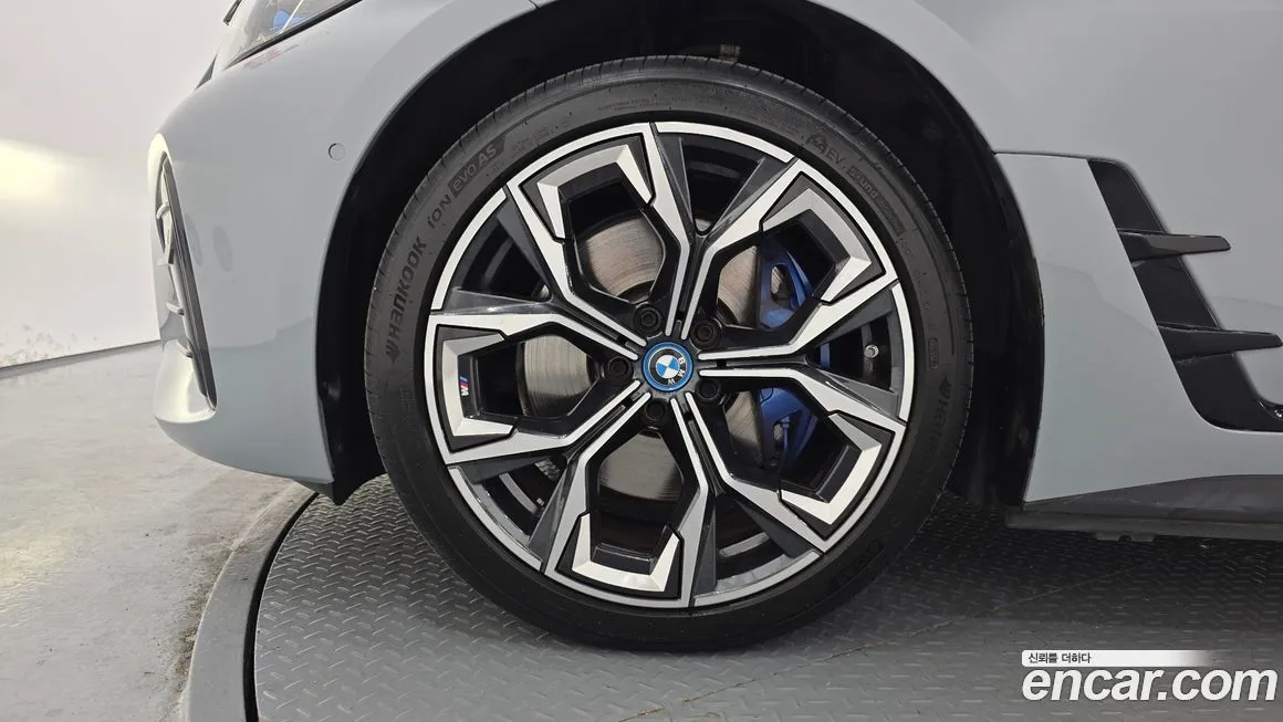 BMW i4 — фото 5