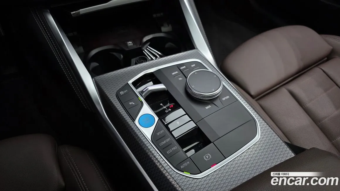 BMW i4 — фото 9
