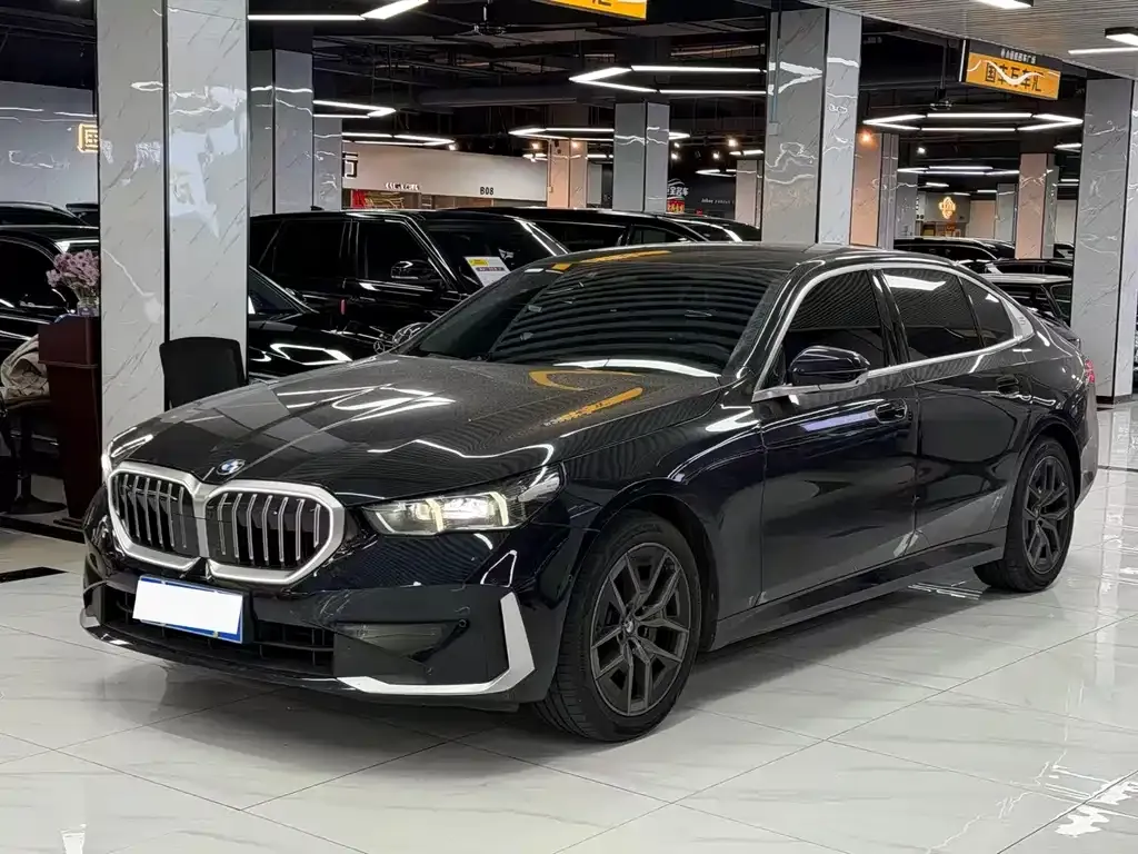BMW 5 Series — фото 1