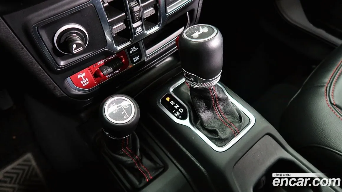 Jeep Wrangler — фото 9