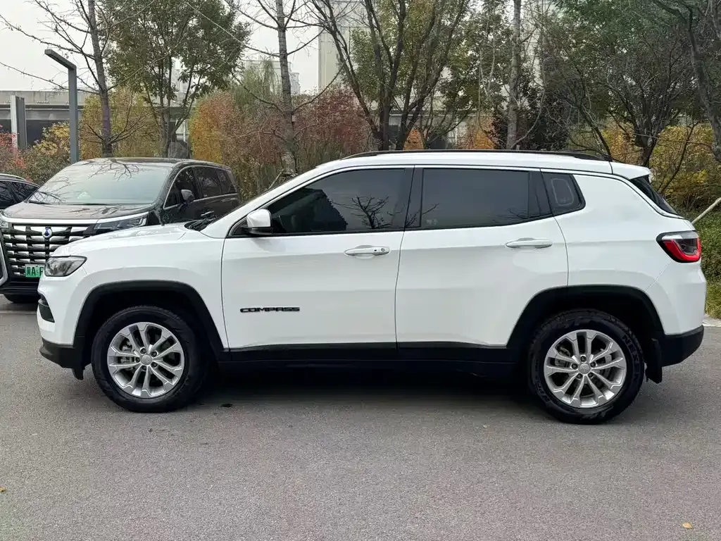 Jeep Compass — фото 4