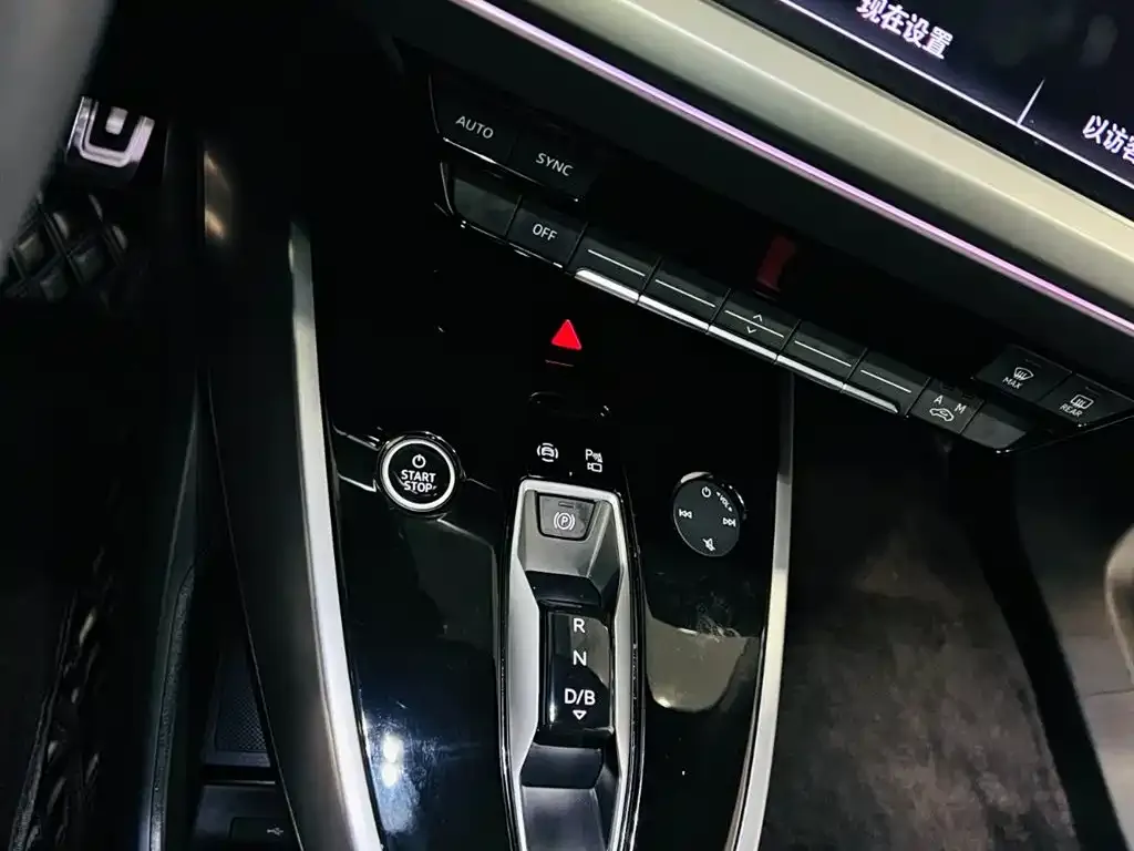 Audi Q4 e-tron — фото 10