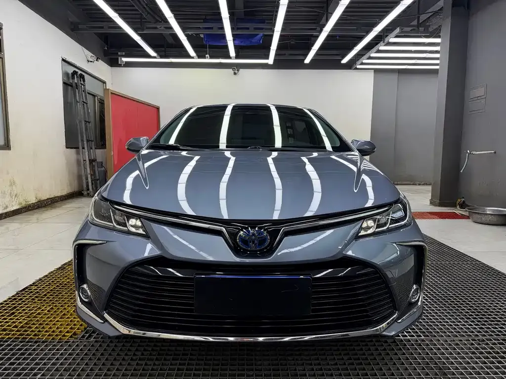 Toyota Corolla — фото 1