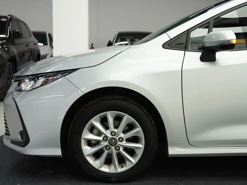 Toyota Corolla — фото 8