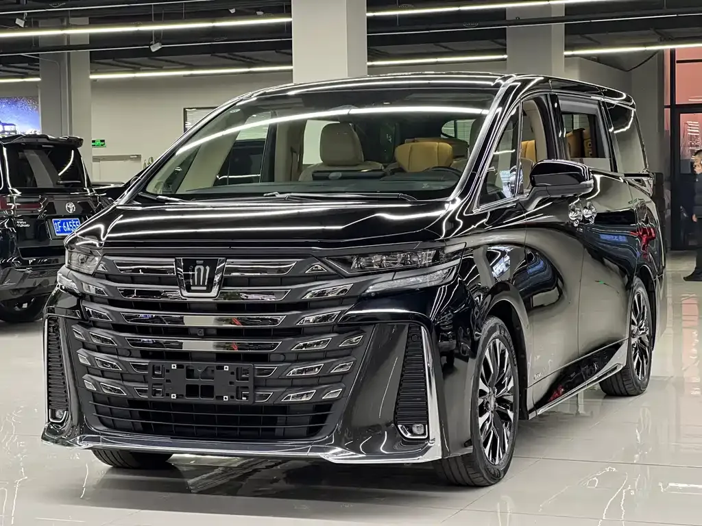 Toyota Vellfire — фото 1