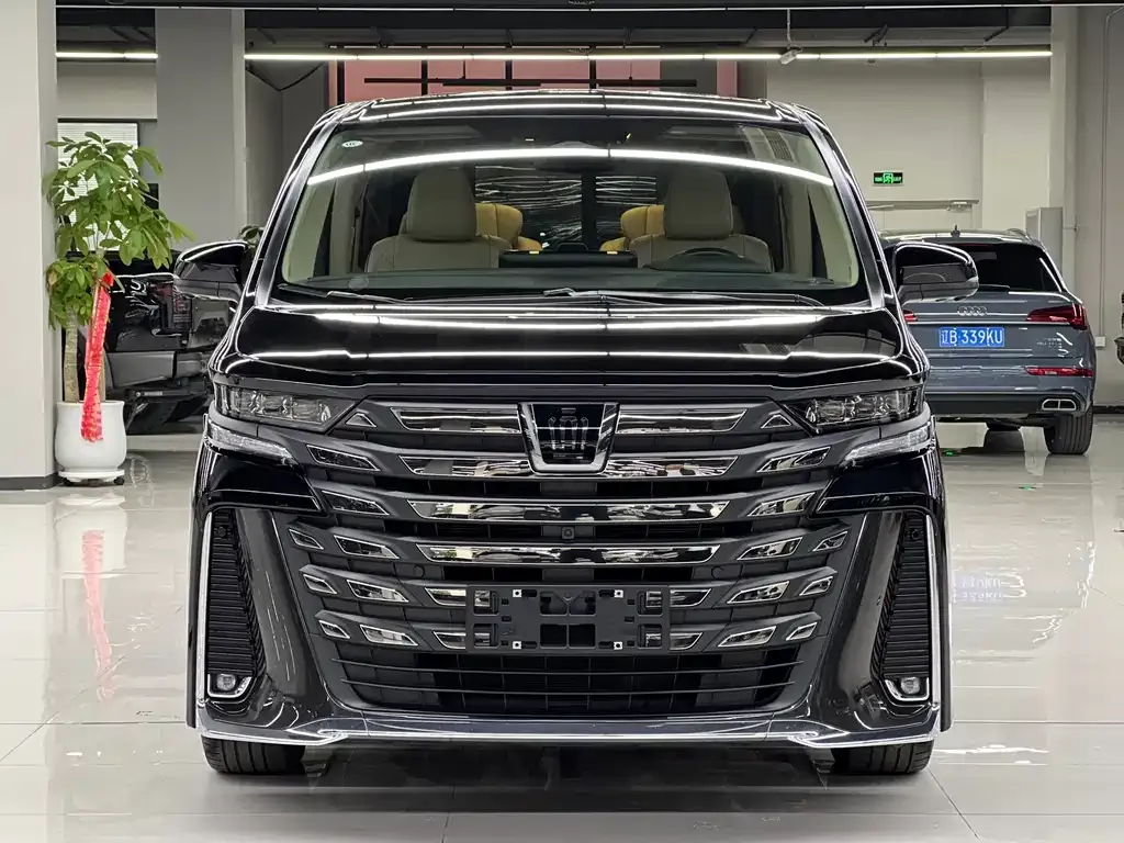 Toyota Vellfire — фото 2