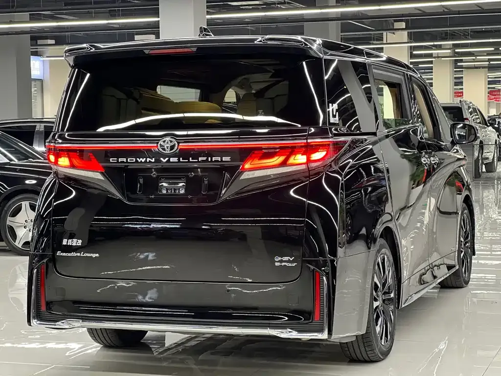 Toyota Vellfire — фото 4