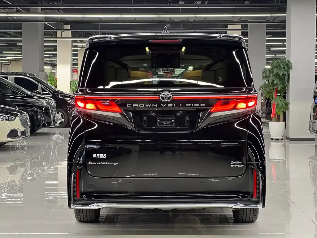Toyota Vellfire — фото 5