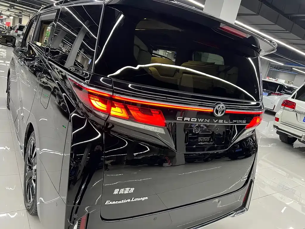 Toyota Vellfire — фото 7