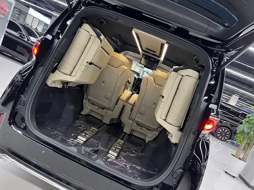 Toyota Vellfire — фото 8