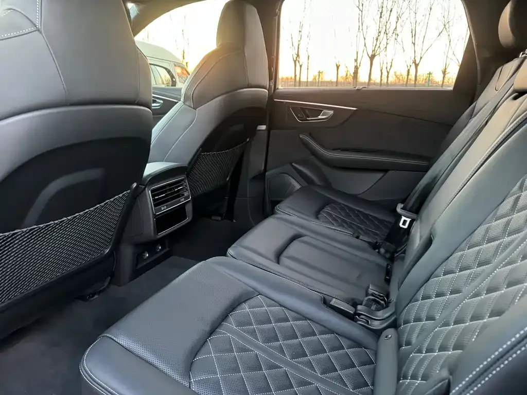 Audi SQ7 — фото 8