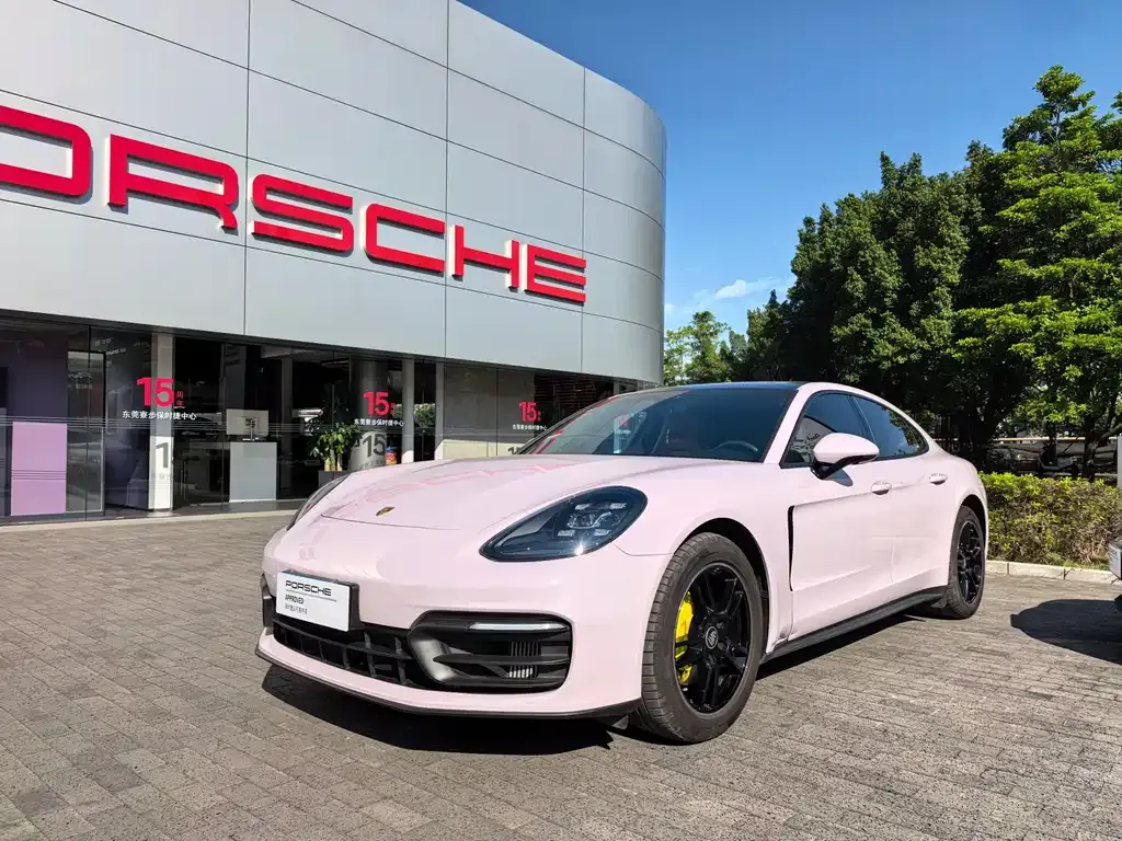 Porsche Panamera — фото 1