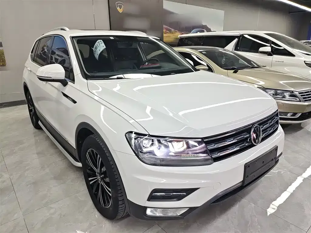 Volkswagen Tiguan L — фото 4