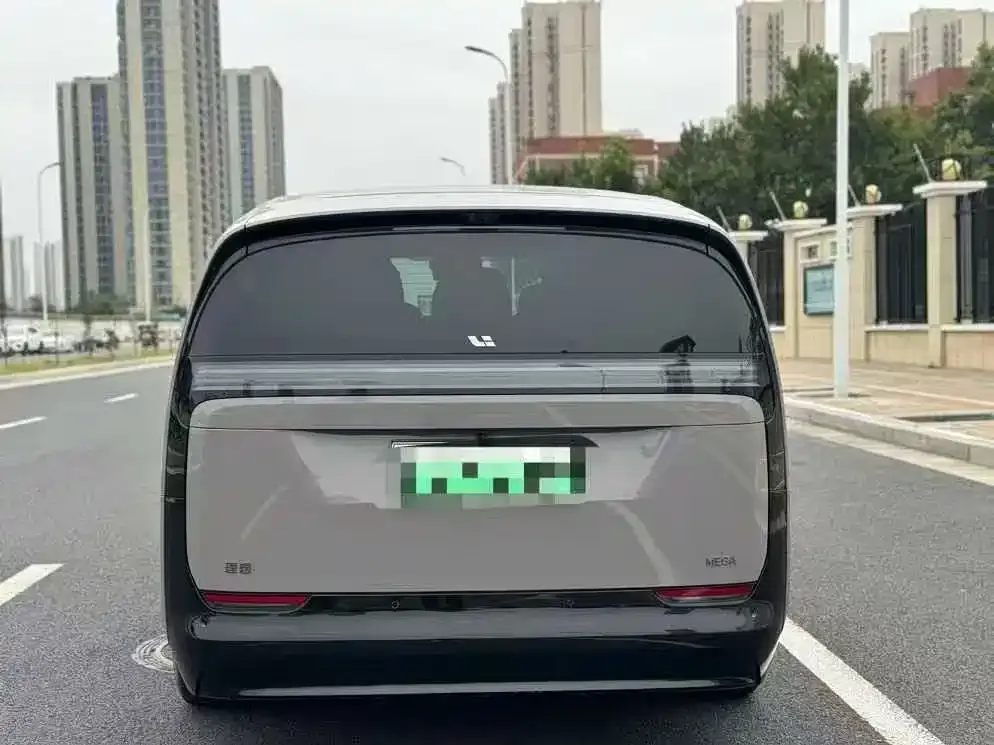 Li Auto MEGA — фото 7