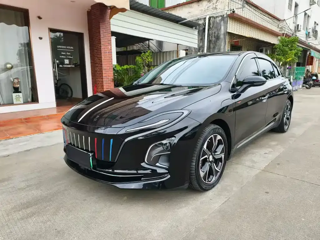 Hongqi E-QM5 — фото 1