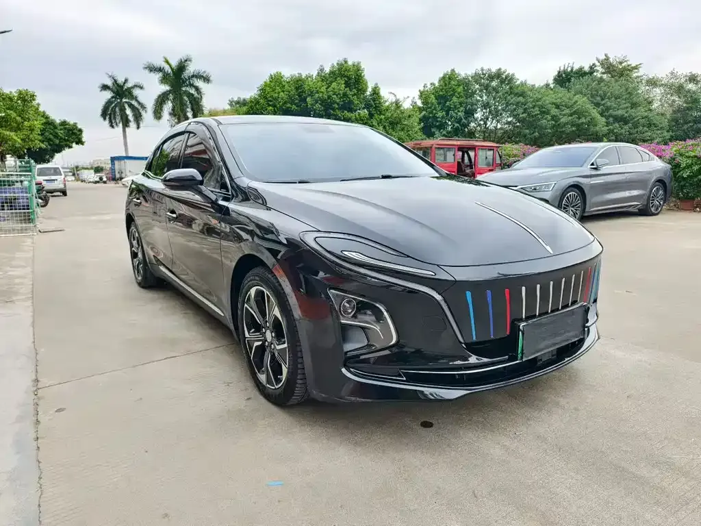 Hongqi E-QM5 — фото 3