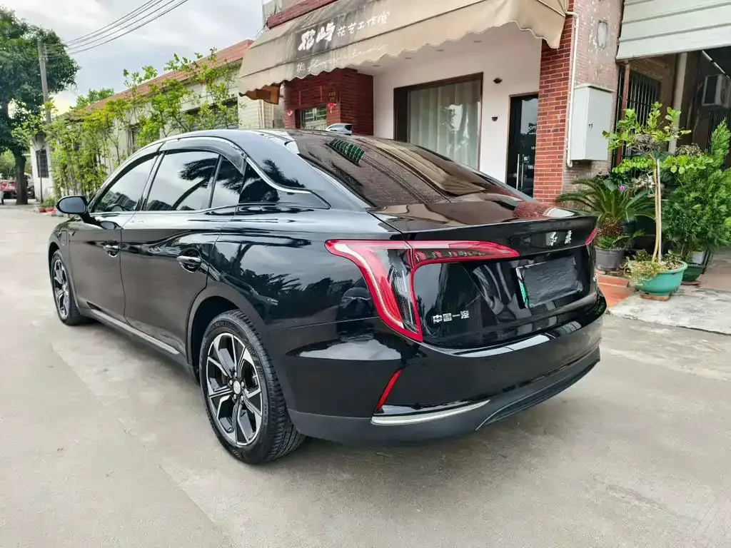 Hongqi E-QM5 — фото 7