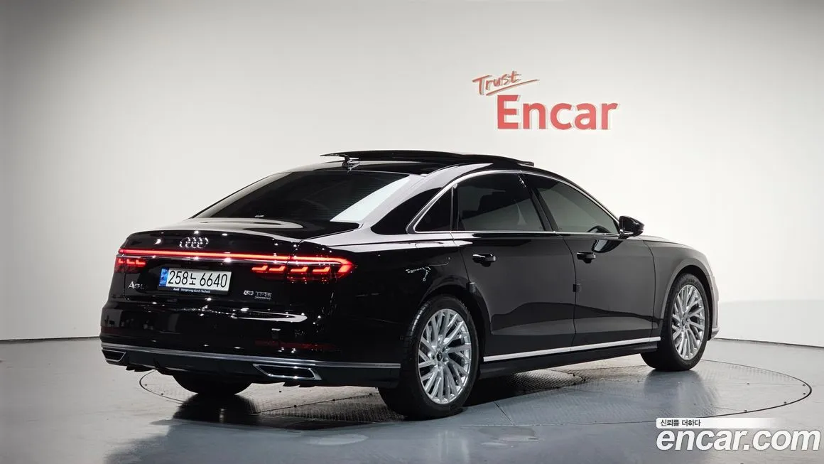 Audi A8 — фото 2