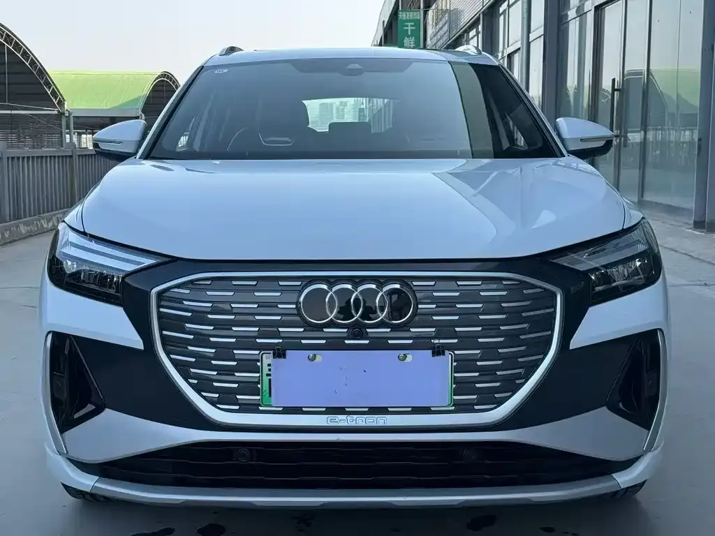 Audi Q4 e-tron — фото 2